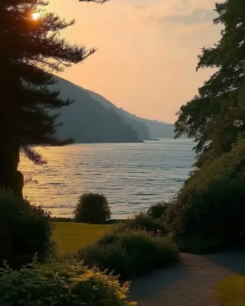 Ariaviva, tramonto su un lago