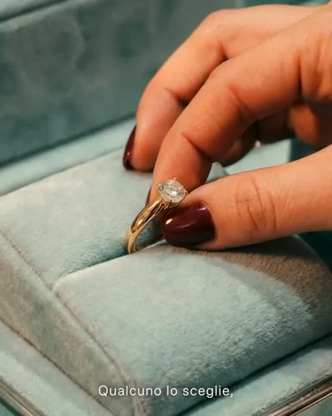 Oro in Euro, anello in vetrina